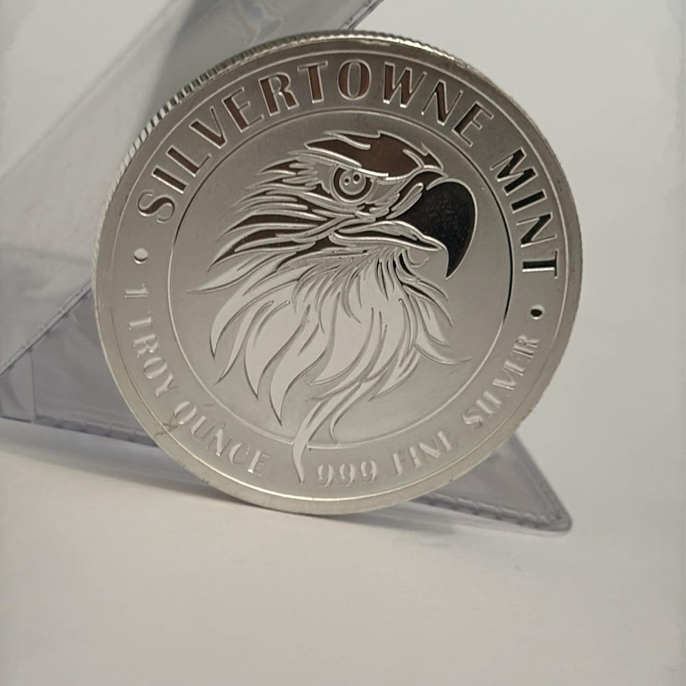 Silver coin 1 oz 999 fine Silver town mint a beautiful Eagle edition 🦅 - Picture 5 of 14